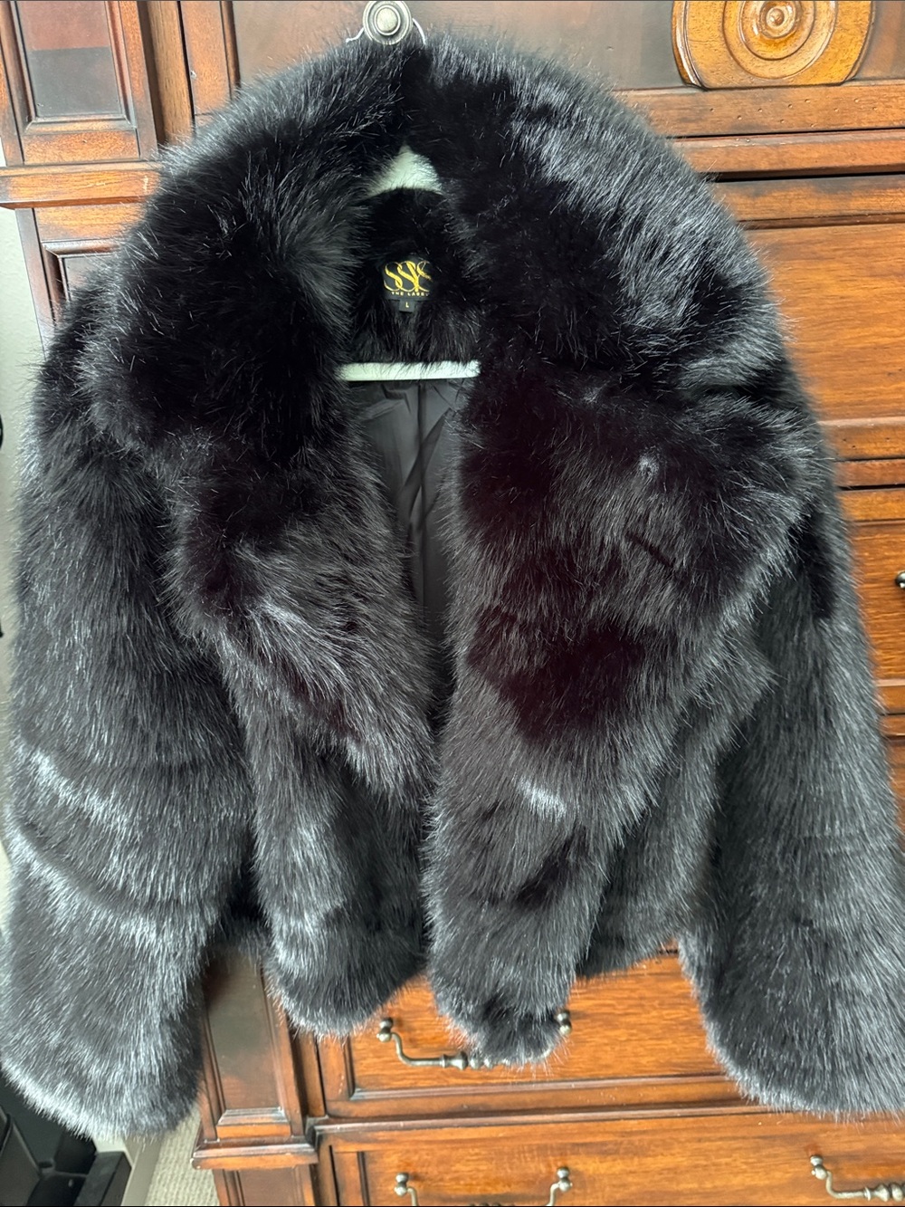 SSYS Cropped Faux Fur Jacket in Black - Picture 5 of 5